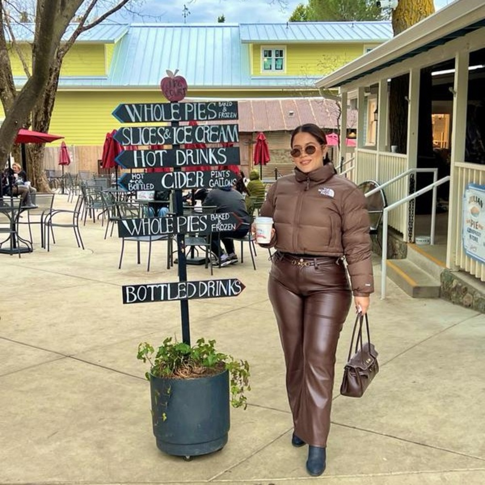 ABERCROMBIE & FITCH CURVE LOVE HIGH RISE 90S RELAXED VEGAN LEATHER PANT - Picture 12 of 12